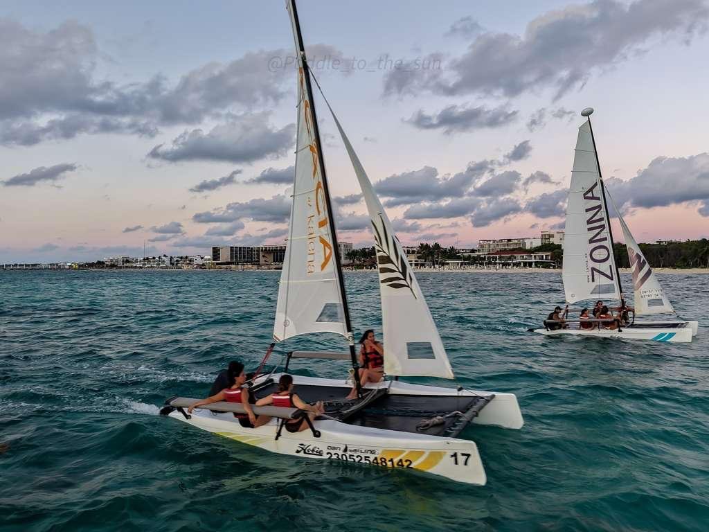 Sunset Sailing & Beach Picnic Select: Exclusividad en Playa Mamitas - Imagen 2